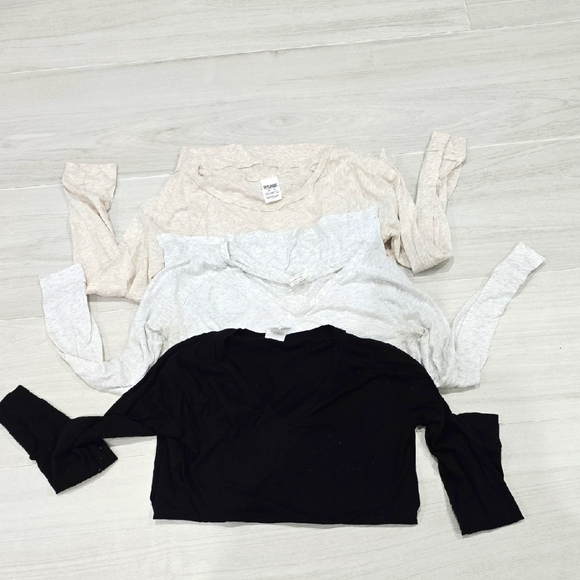 PINK Victoria's Secret Cream Light Grey Black Blouses Long Sleeve Sleepwear XS - Picture 1 of 15